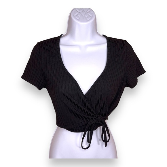 SIZE 8 BLACK WRAP TOP RIBBED STRETCH CROPPED SHORT SLEEVE VNECK - Picture 1 of 5